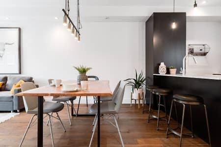 Sleek Condo In The Heart Of Little Italy By Den Stays Montreal Bagian luar foto
