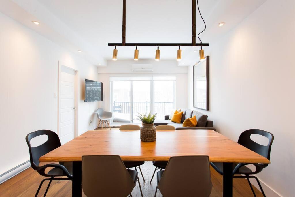 Sleek Condo In The Heart Of Little Italy By Den Stays Montreal Bagian luar foto